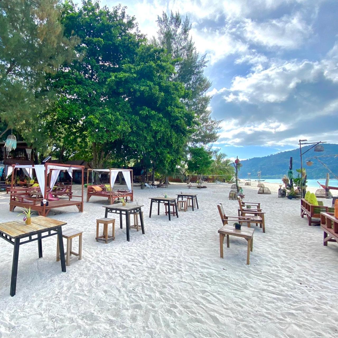 Lipe Beach Resort Bagian luar foto